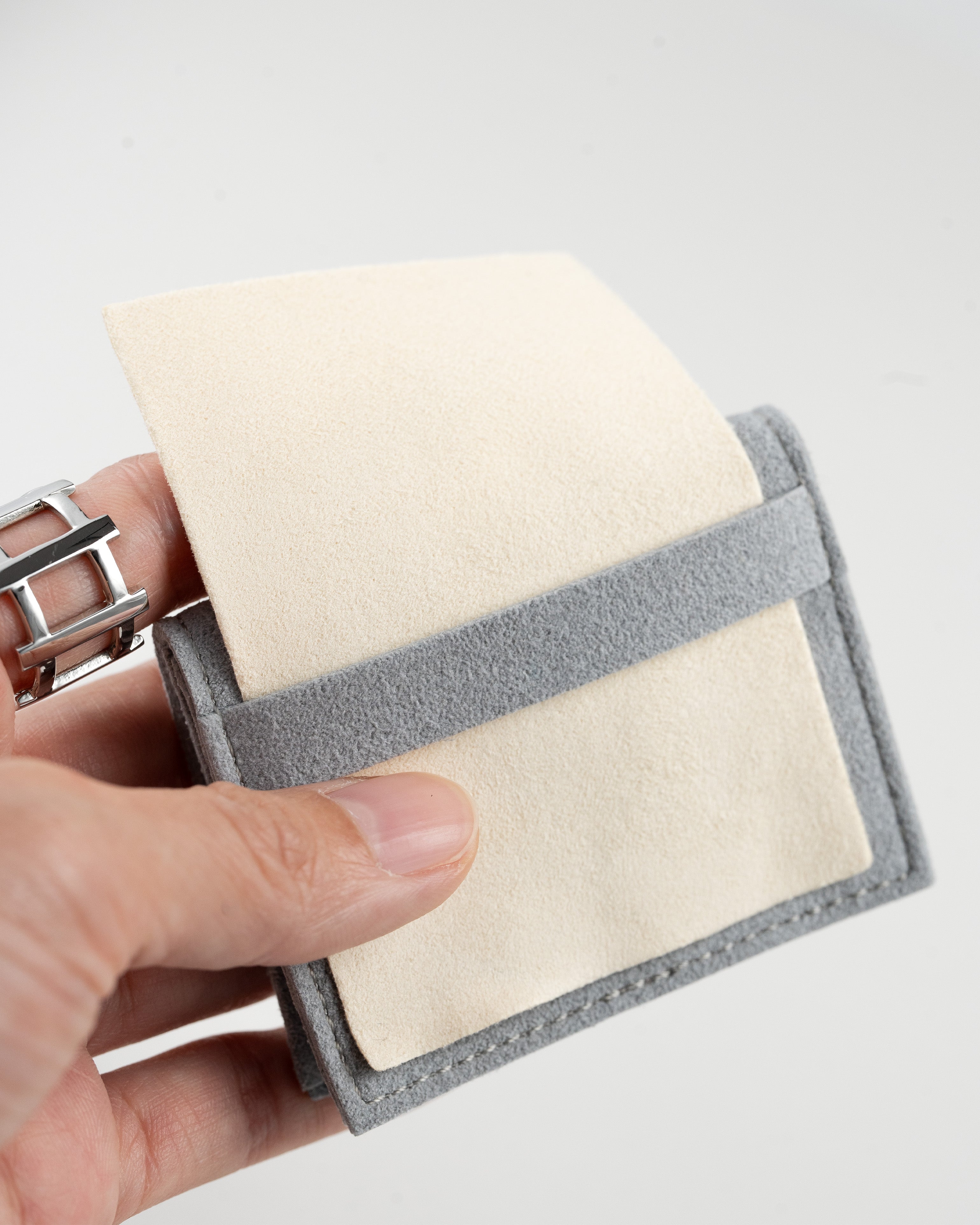 Accessory pouch with cloth